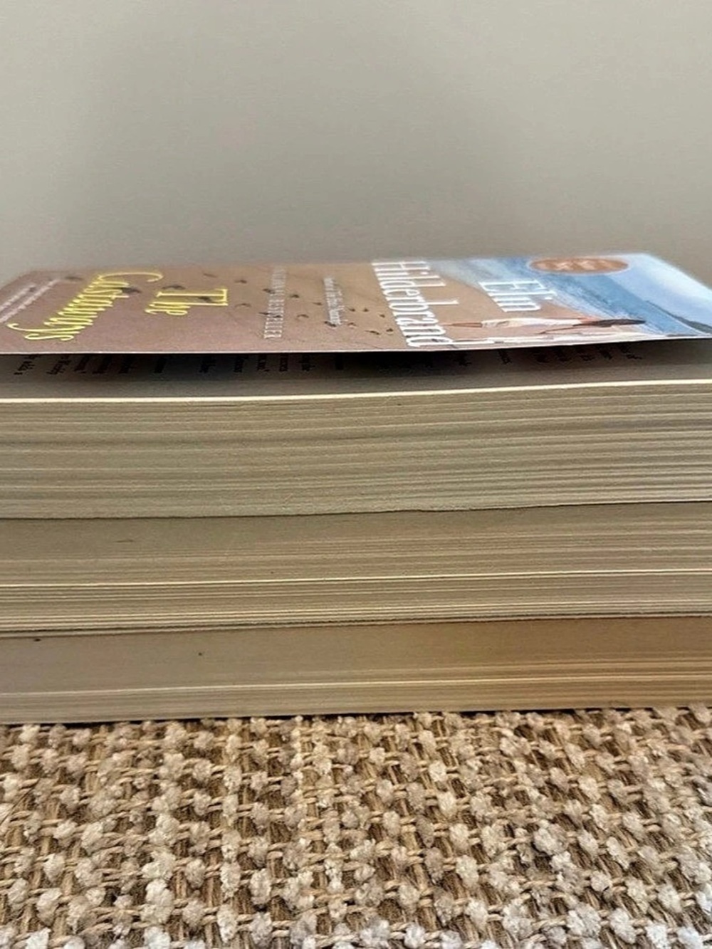 Elin Hilderbrand 3-Book Bundle: The Castaways, 28 Summers, Summer of 69 - Picture 5 of 6